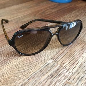 Ray ban (women’s or men’s) avatars, used- like new